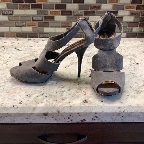 Suede heels with platform toe - Picture 2 of 3